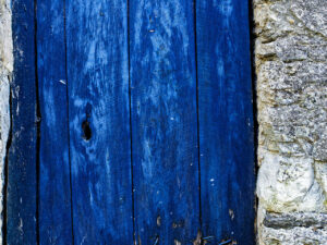 Porte en bois bleue